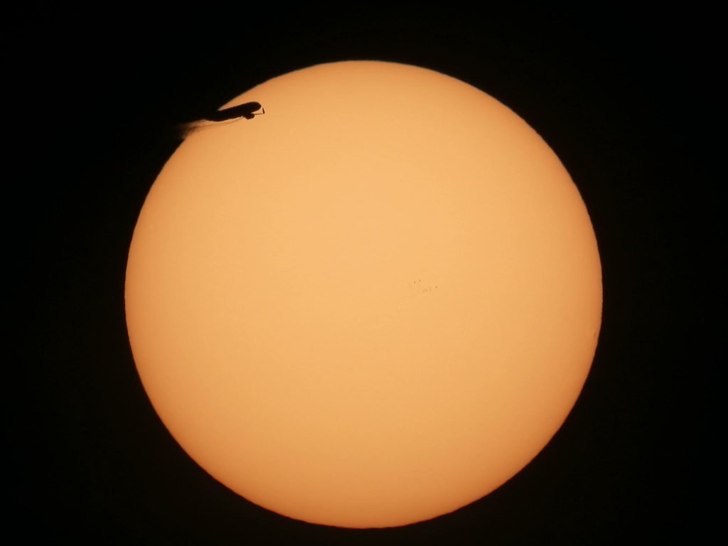 Video: a plane crossing the sun