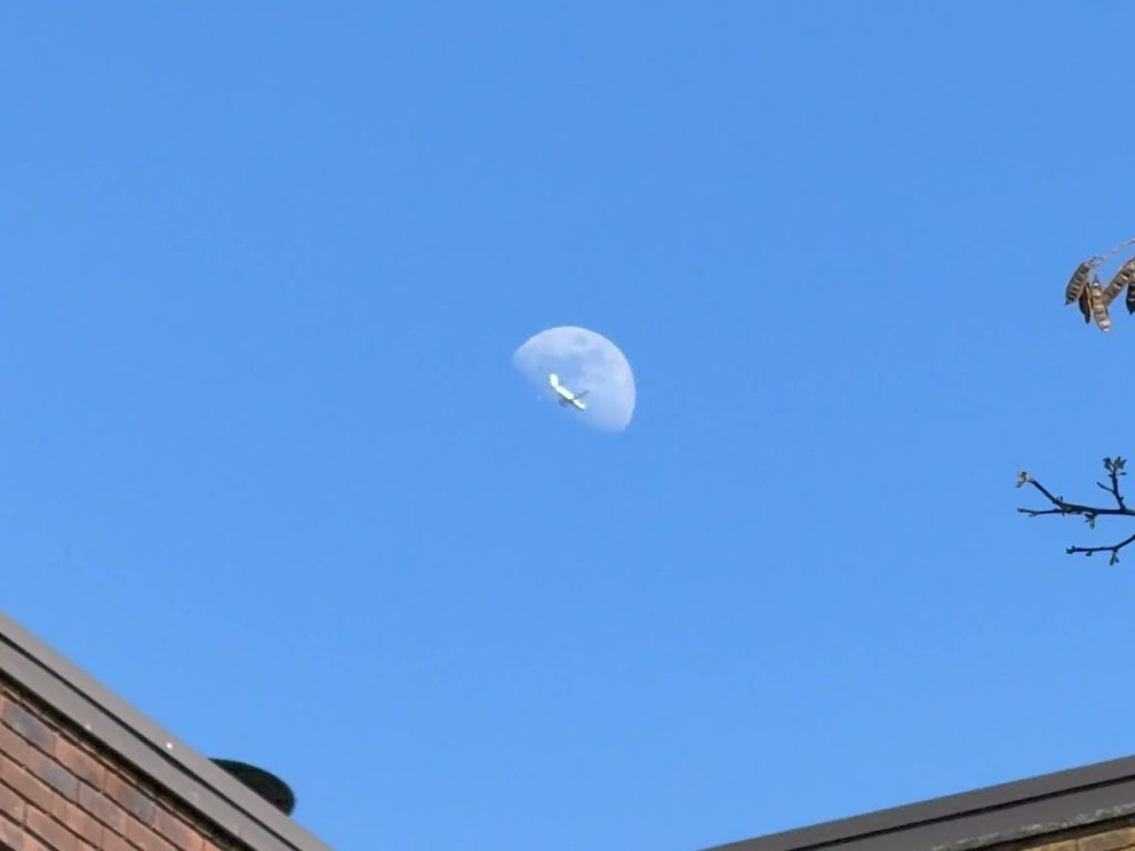 Video: a plane crossing the moon